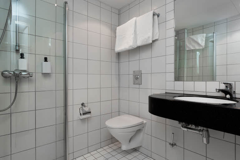 Scandic Kirkenes, Kirkenes, superior extra, room, bathroom