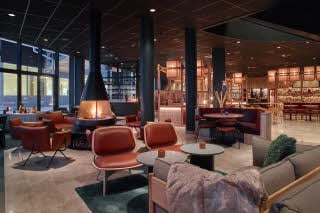 ravintola baari sisustus takka scandic kiruna hotelli kiiruna ruotsi