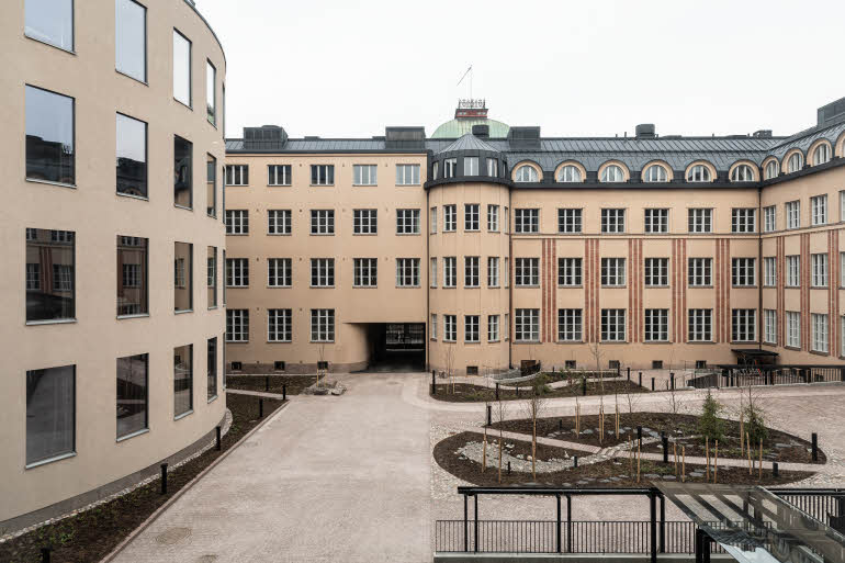 Näkymä sisäpihalle Scandic Grand Central Helsinki