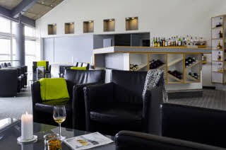 Lounge, Bar