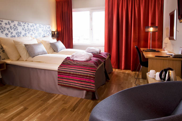 Scandic Kirkenes, Kirkenes, suite, king size bed