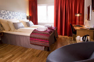 Scandic Kirkenes, Kirkenes, suite, king size bed