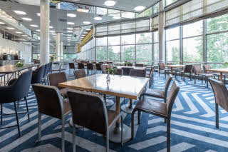 Aamiaisravintola Panoraama Scandic Rosendahl -hotellissa Tampereella