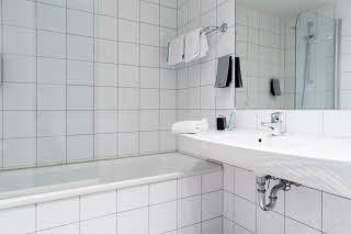 Bathroom bath tube Scandic Aalborg City