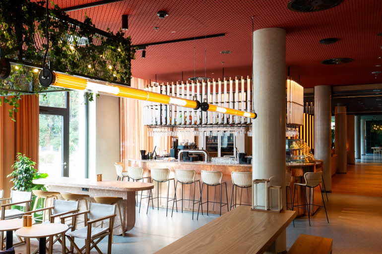 Bar desk tables Scandic Frankfurt Hafenpark