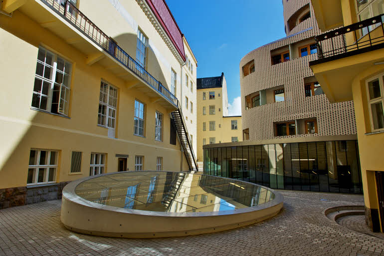 sisäpiha scandic paasi hotelli hakaniemi helsinki finland