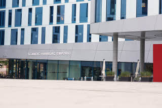 Facade entrance Scandic Hamburg Emporio