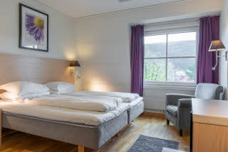 Standard_Twin_Room.jpg