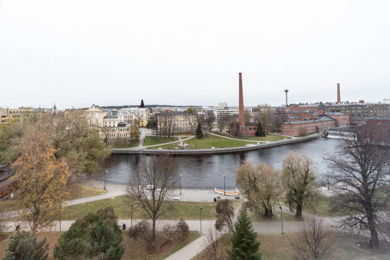näkymä superior-huone scandic tampere koskipuisto -hotellissa suomessa