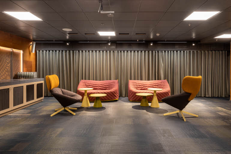 scandic helsinki hub kokousaula