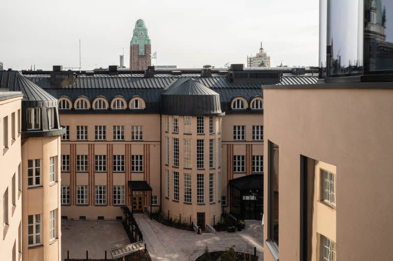 Näkymä sisäpihalle Scandic Grand Central Helsinki