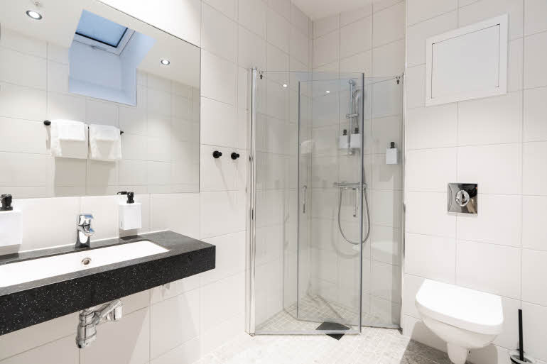 Junior Suite kylpyhuone Scandic Torget Bergen Norja