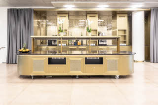 Kokousosaston aula Scandic Rosendahl -hotellissa Tampereella