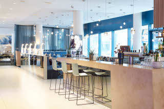 Bar overview Scandic Hamburg Emporio