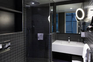 Scandic Helsinki Aviacongress Superior King Bed kylpyhuone