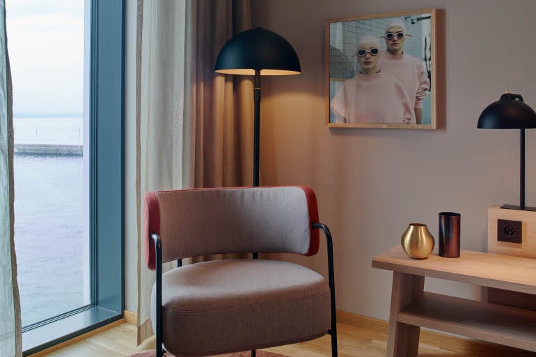 standard king huone nojatuoli scandic oceanhamnen hotelli helsingborg ruotsi
