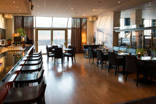 Scandic-Hallandia-Restaurant-Bar.jpg
