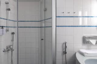 junior suite sviitti kylpyhuone scandic pasila hotelli helsinki suomi