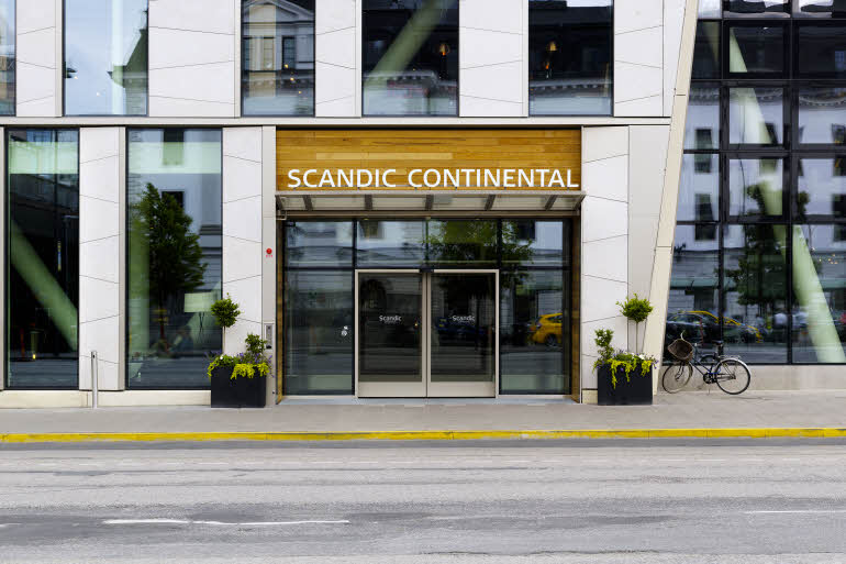 Entrance from Vasagatan hotel Scandic Continental