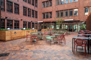 scandic helsinki hub Sisäpihan terassi