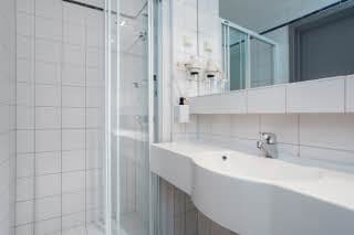 Scandic-Sarpsborg-standard-bathroom-twin.jpg