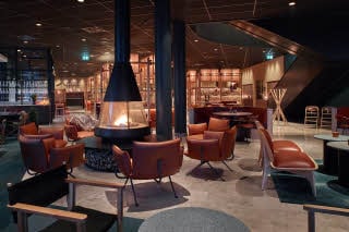 ravintola baari sisustus takka scandic kiruna hotelli kiiruna ruotsi