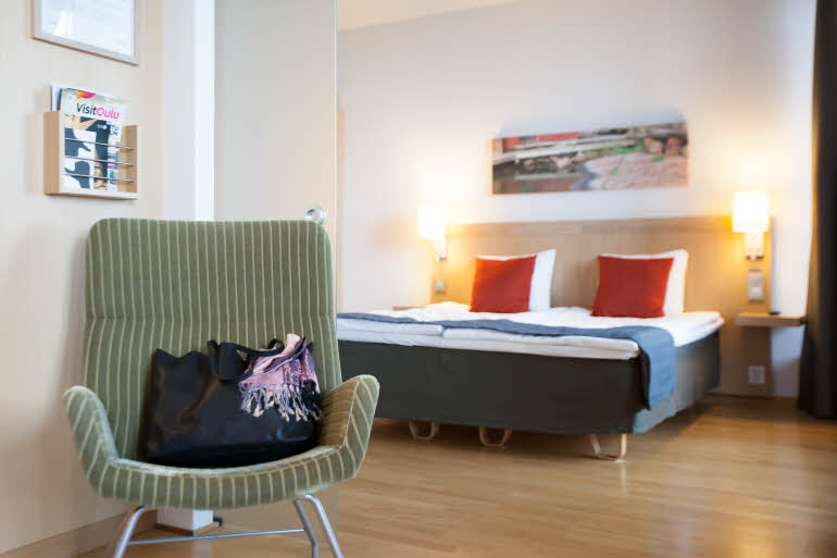 superior-huone scandic oulu city -hotellissa suomessa