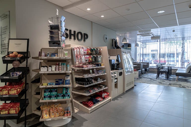 Scandic Joensuu shop hotellin aulassa