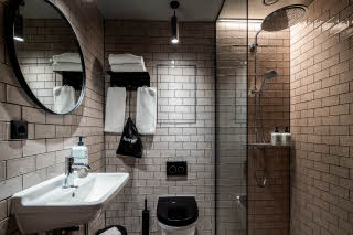 cabin/standard room bathroom at scandic norreport