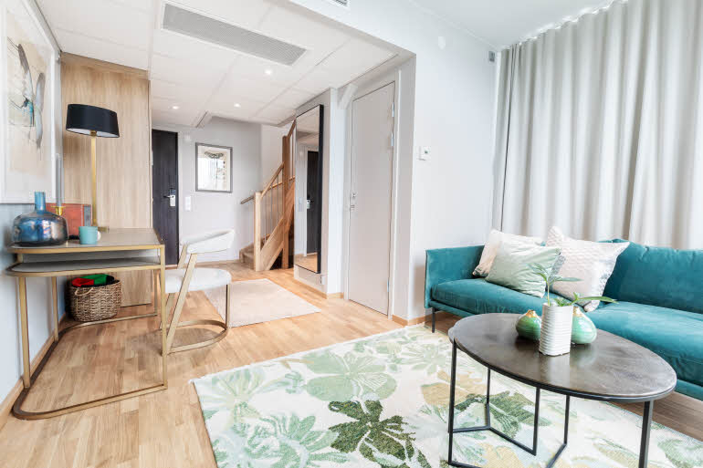 Sitting area in suite Scandic Stora Hotellet Nykoping