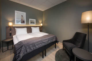 Bed in Room King Superior