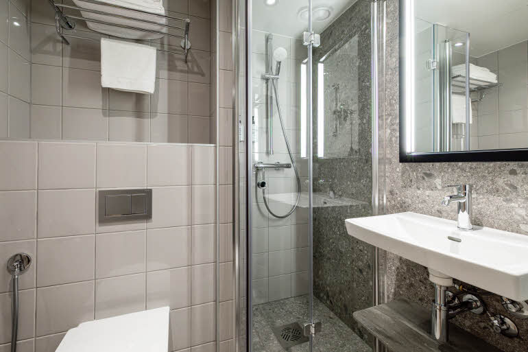 scandic lahti city hotellihuoneen kylpyhuone