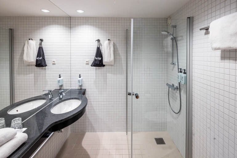bathroom at scandic sydhavnen
