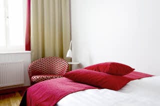 Sjofartshotellet, room, pillows, standard queen, red