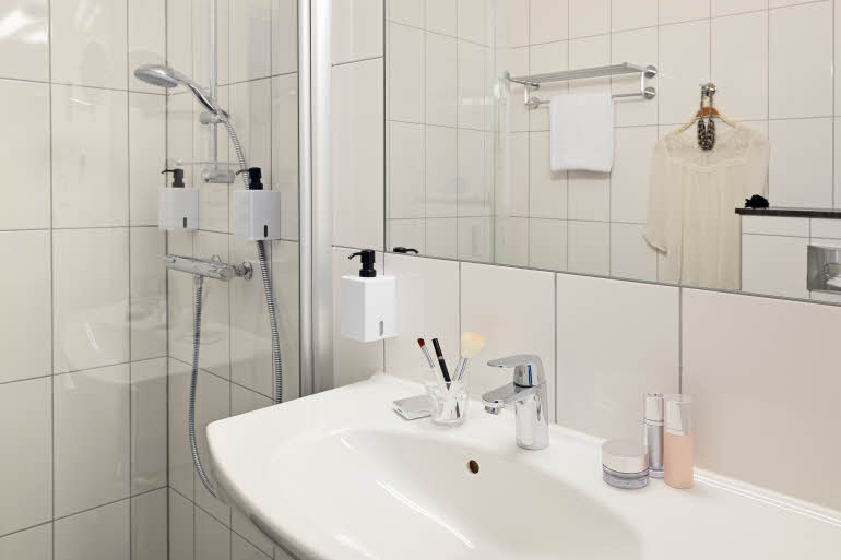 Junior suite bathroom Scandic Backadal