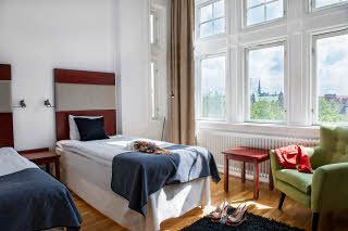 Twin beds in standard room at Scandic Stortorget
