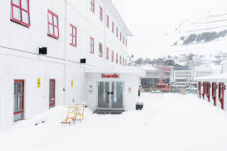 sisäänkäynti Scandic Bryggen Honningsvåg Norja