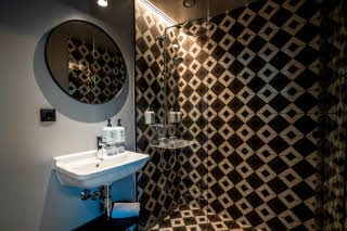 superior plus bathroom at scandic norreport