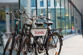 Bikes standing outside of the hotel Scandic Hamburg Emporio