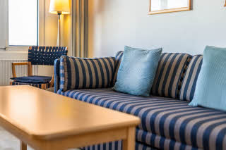 sohva junior suite sviitissä scandic aarhus vest hotelli aarhus tanska