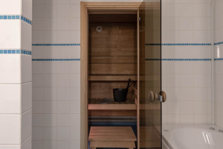 master suite sviitti kylpyhuone sauna scandic pasila hotelli helsinki suomi