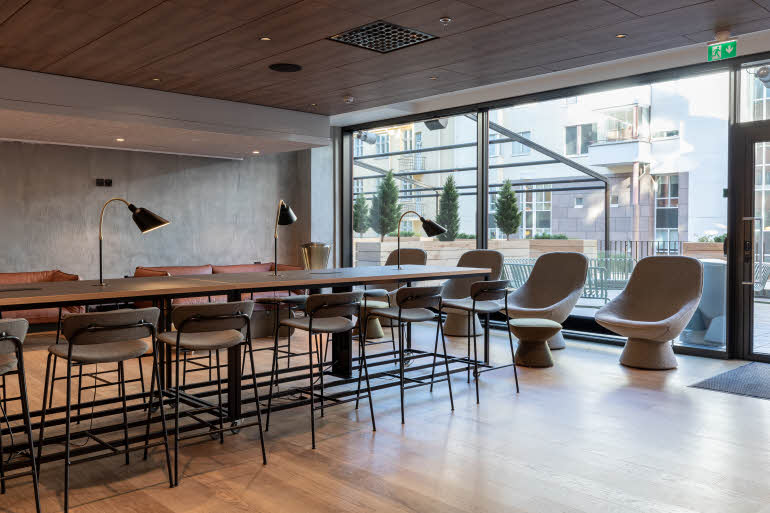 scandic helsinki hub kokousaula ja coworking-tila