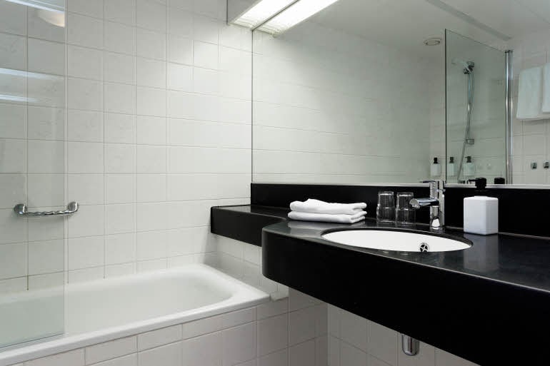 Scandic Kirkenes, Kirkenes, junior suite, bathroom