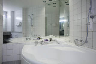 Scandic Aarhus Vest, bathroom, junior suite
