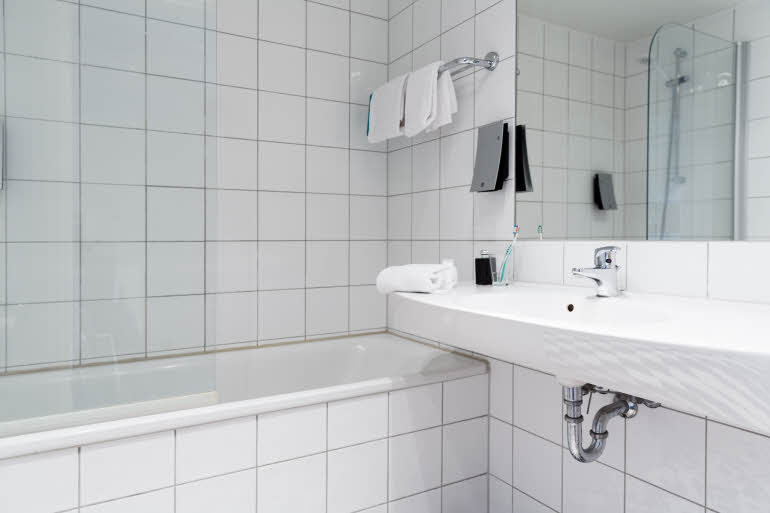 Bathroom bath tube Scandic Aalborg City