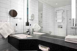 Bathroom Family Superior at Scandic Meyergården